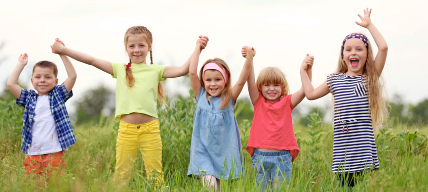 Je mehr Kinder mitspielen, desto lustiger wird's! Kinderspiele – Fischer, wie tief ist das Wasser