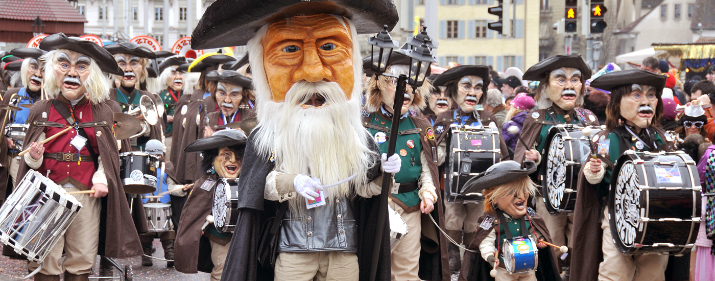 In der Fasnacht erkennt man jeden Ort an seinen Masken – hier sind wir in Luzern Veranstaltungstipps Februar: Maskenumzug bei der Luzerner Fasnacht