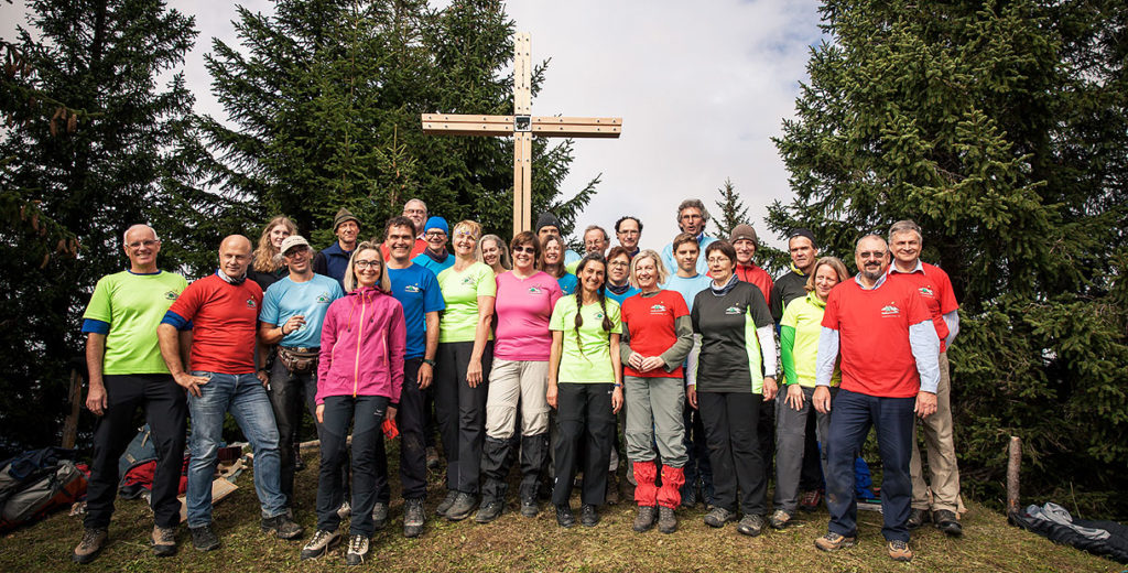 gipfelkreuz tennenmooskopf gruppe 1220x620 1