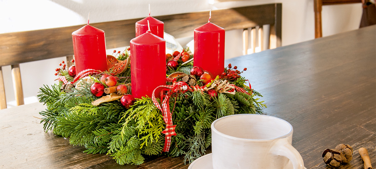 Adventskranz basteln – Eine Pracht für jeden Tisch! Adventskranz basteln – Anleitung Schritt für Schritt