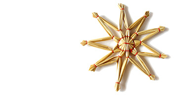Stroh wie in der Krippe, ein Stern als Zeichen der Hoffnung – ein doppelt passendes Symbol für der Adventskranz Der Stern steht für Hoffnung – und das Stroh für die Krippe des Jesuskindes