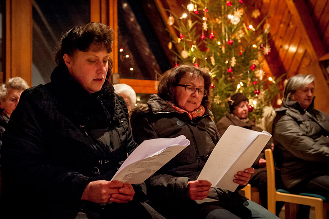 Auch ein Besuch in der Kapelle gehört zum Frauentragen Frauentragen – Abendliche Andacht mit Gesang