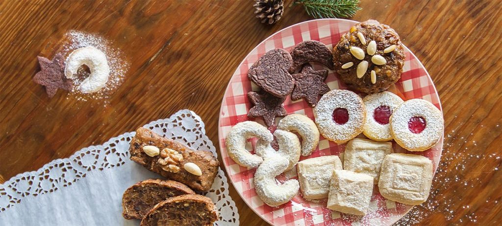 weihnachtsplaetzchen gebaeck 1220x550 1