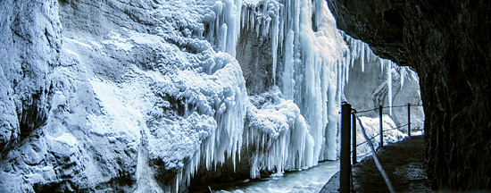 Eiszapfen in der Partnachklamm im Winter