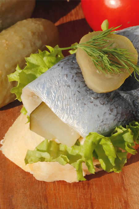 Rollmops und saure Gurken sind ein gutes Katerfrühstück - wenn man Lust darauf hat Was hilft gegen Kater - Katerfrühstück