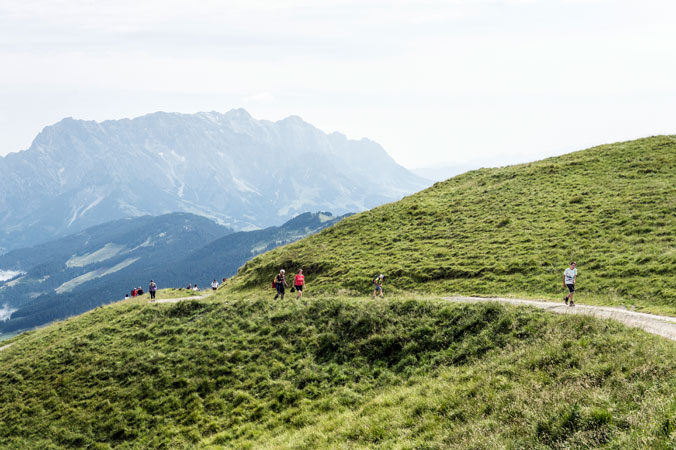 Hundstoa-Ranggeln – Bergpanorama im Pongau mit Wanderern