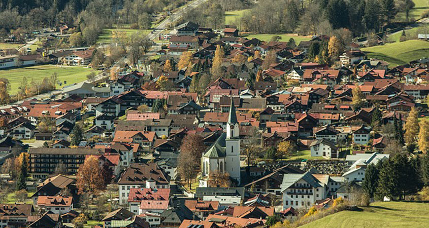 Bad Hindelang im Allgäu: Immer ein Wochenendtrip wert bad hindelang aus der Luft