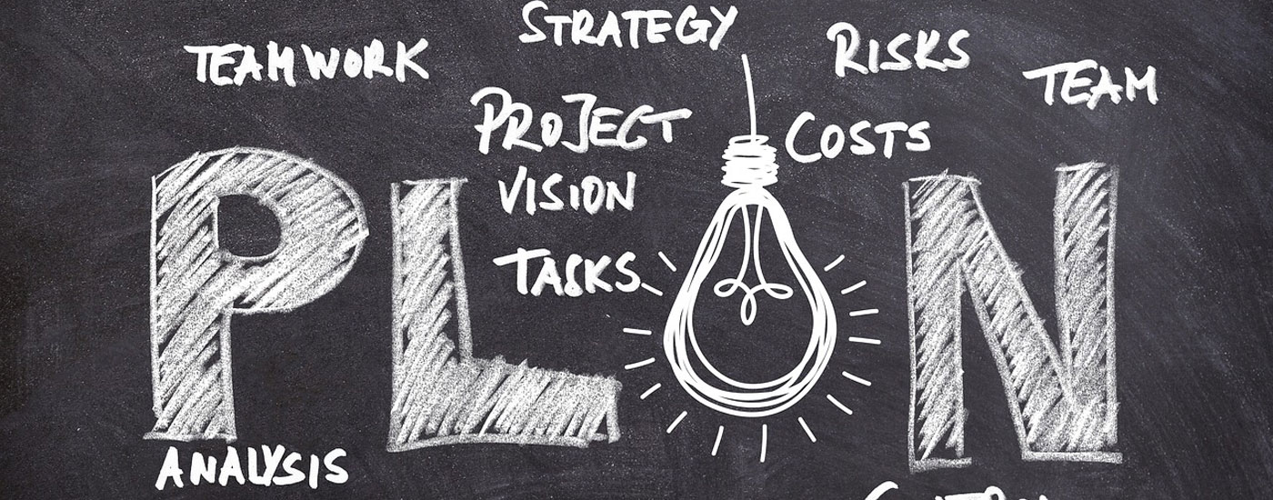 Am Anfang ist ein Businessplan notwendig, der alle Chancen und Risiken des Projekts „Geld verdienen mit dem Hobby“ genau beleuchtet. tafel mit spruechen